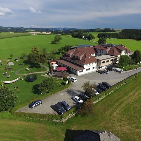 Langs Wirtshaus Hotel Sankt Ulrich im Mühlkreis Buitenkant foto