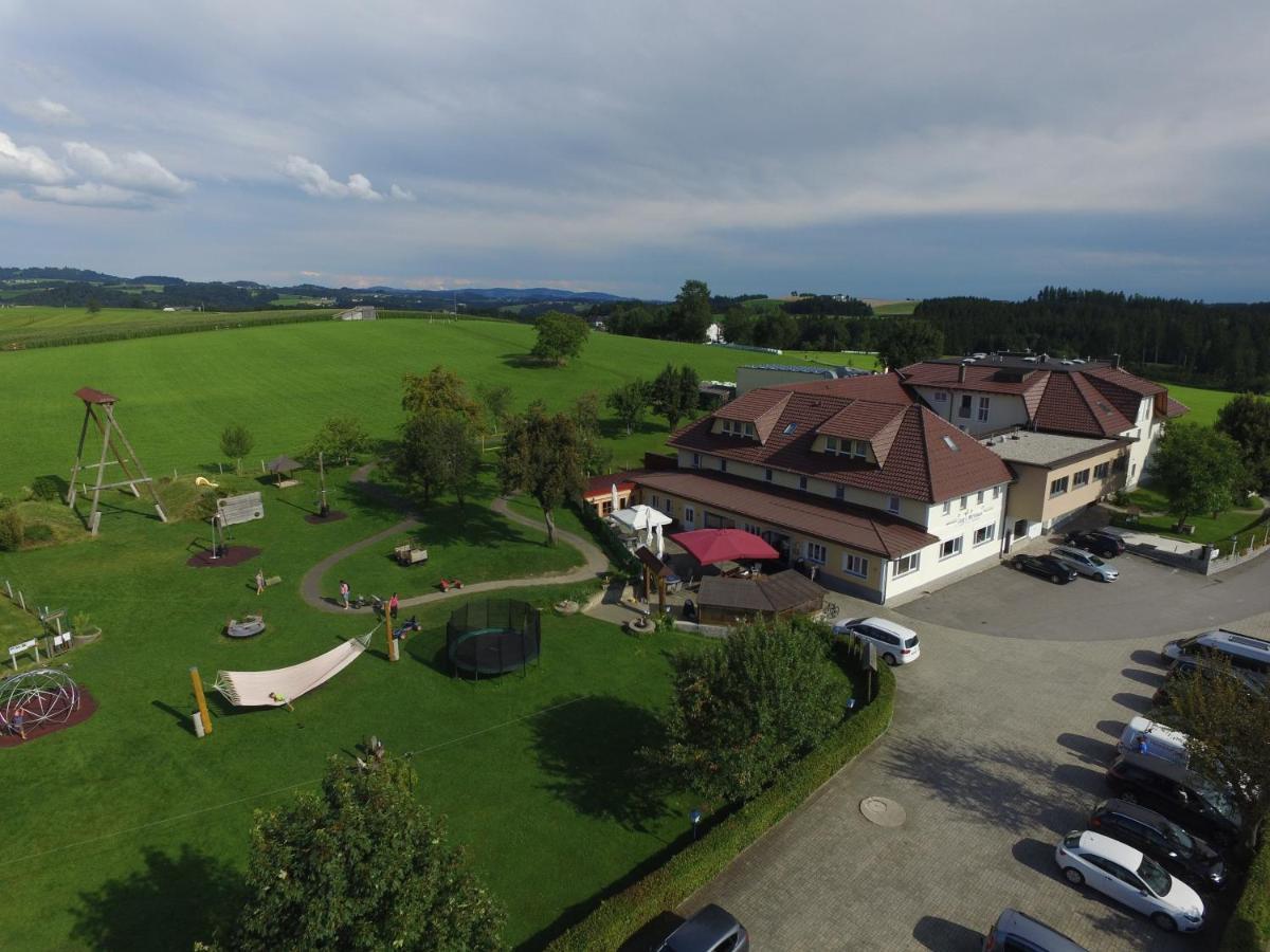 Langs Wirtshaus Hotel Sankt Ulrich im Mühlkreis Buitenkant foto