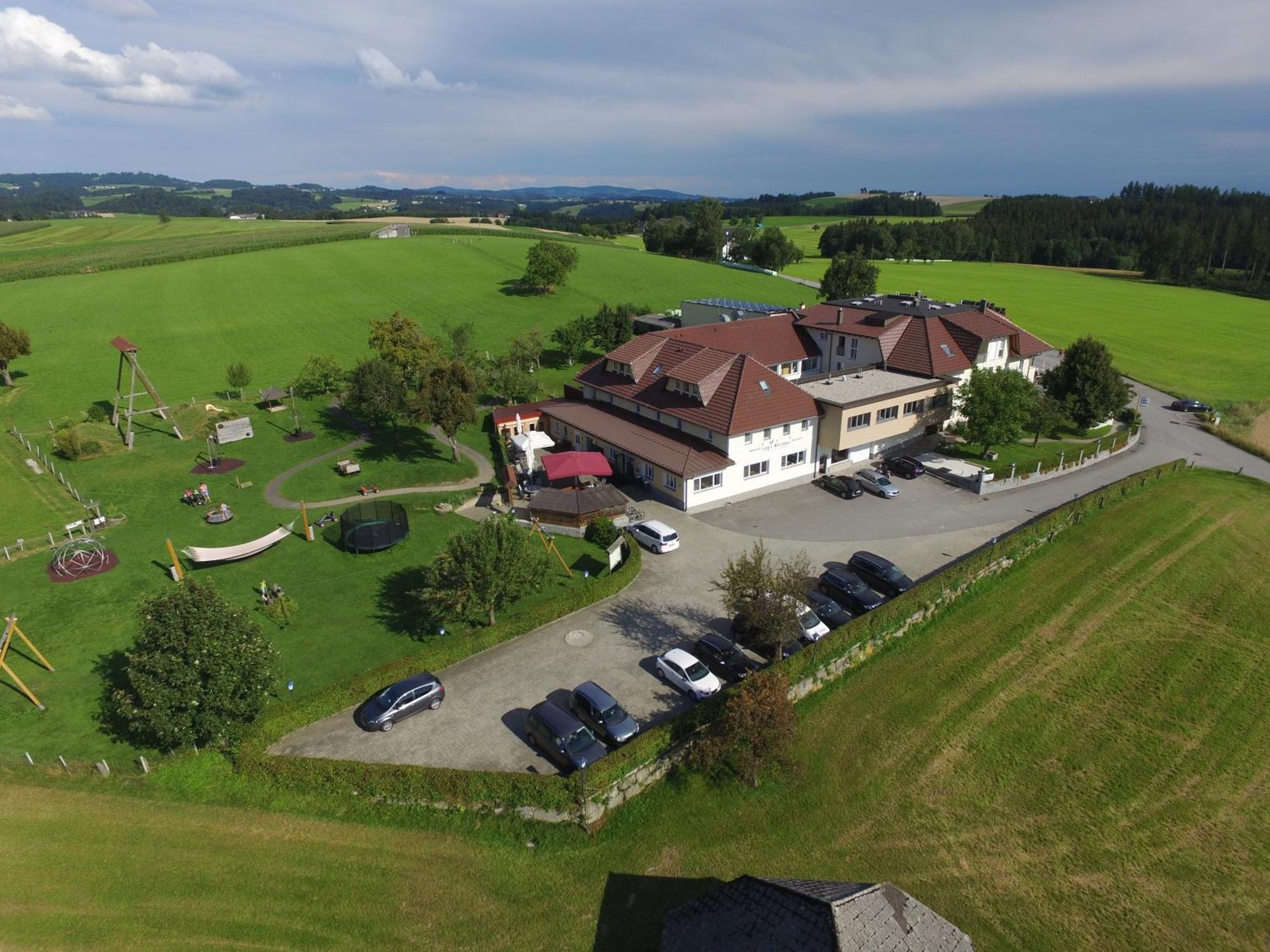Langs Wirtshaus Hotel Sankt Ulrich im Mühlkreis Buitenkant foto